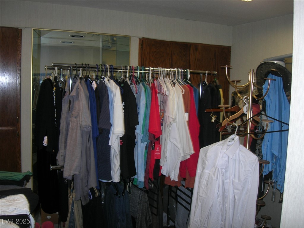6325 Burgundy Way Property Photo 18