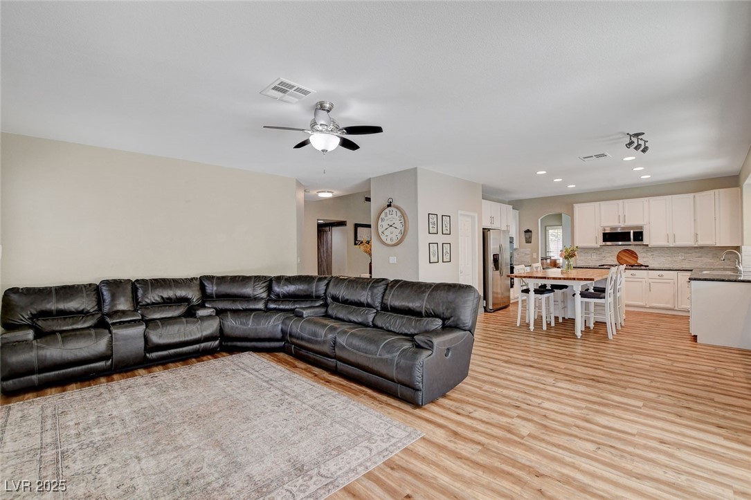 2073 Sapphire Valley Avenue Property Photo 15