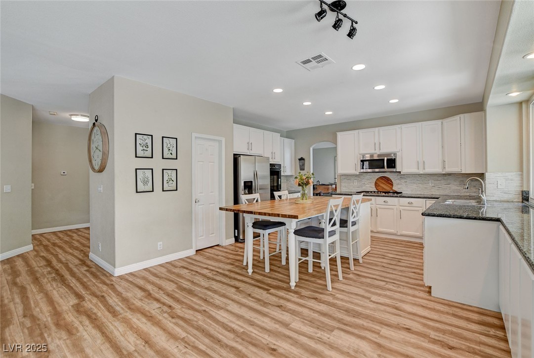 2073 Sapphire Valley Avenue Property Photo 18