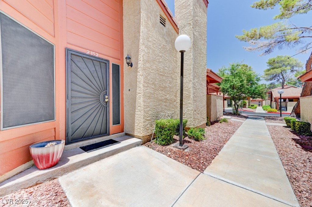 2352 Pickwick Drive 85 Property Photo 1
