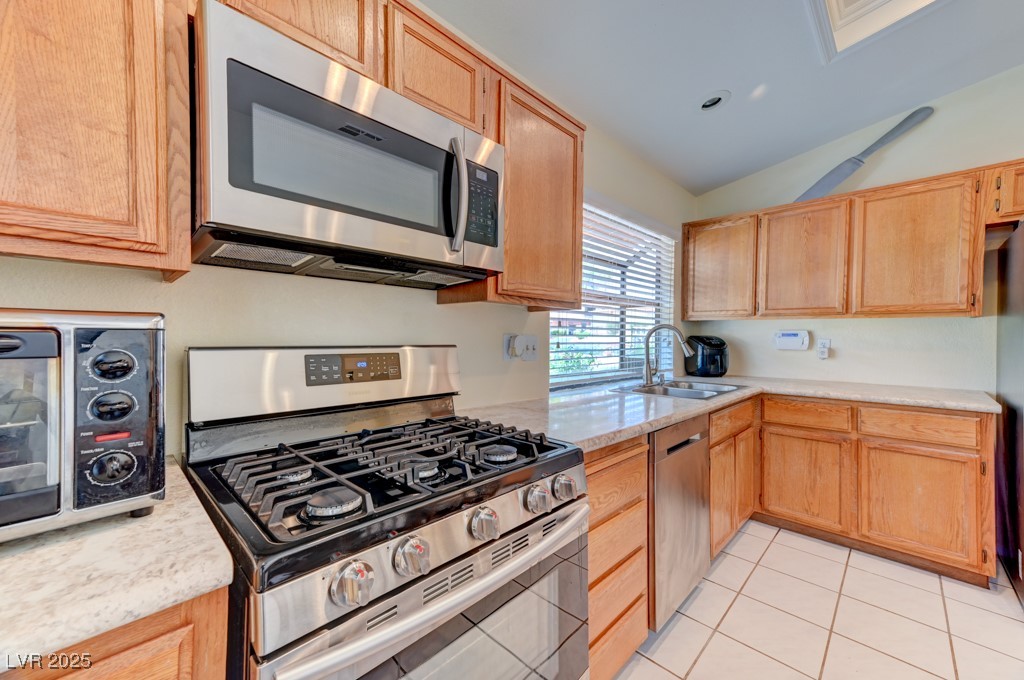 2352 Pickwick Drive 85 Property Photo 6