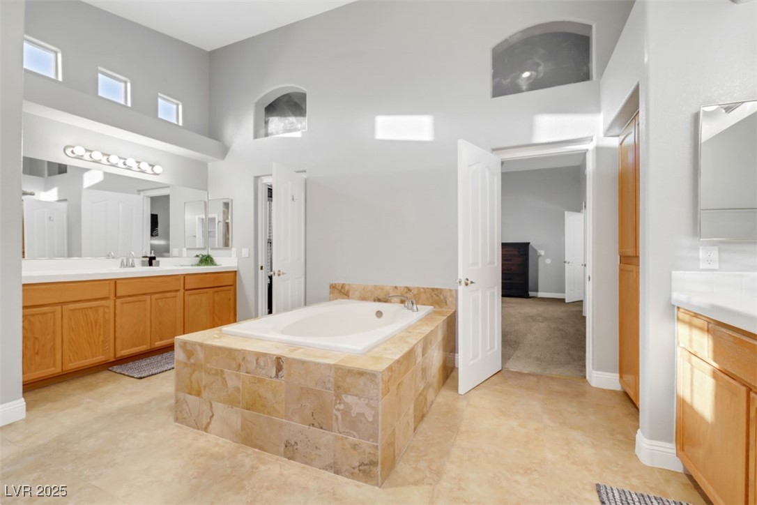 9495 Vieno Canyon Street Property Photo 45