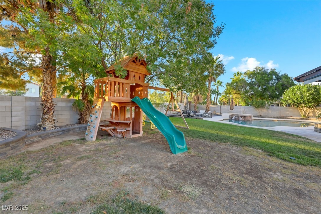 9495 Vieno Canyon Street Property Photo 53