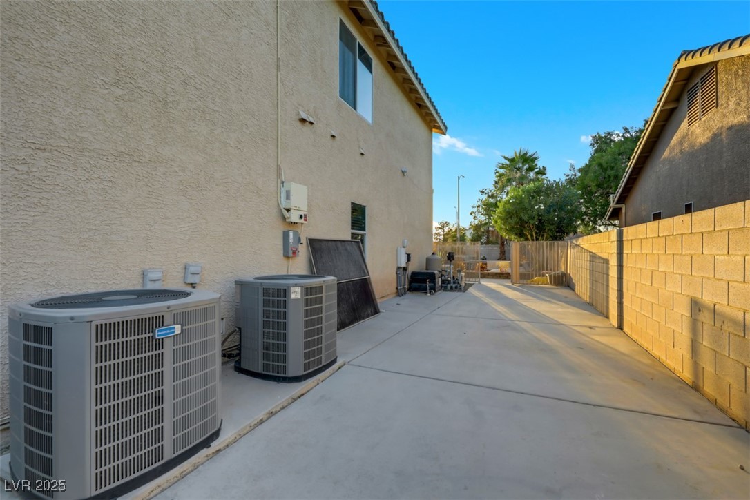 9495 Vieno Canyon Street Property Photo 60