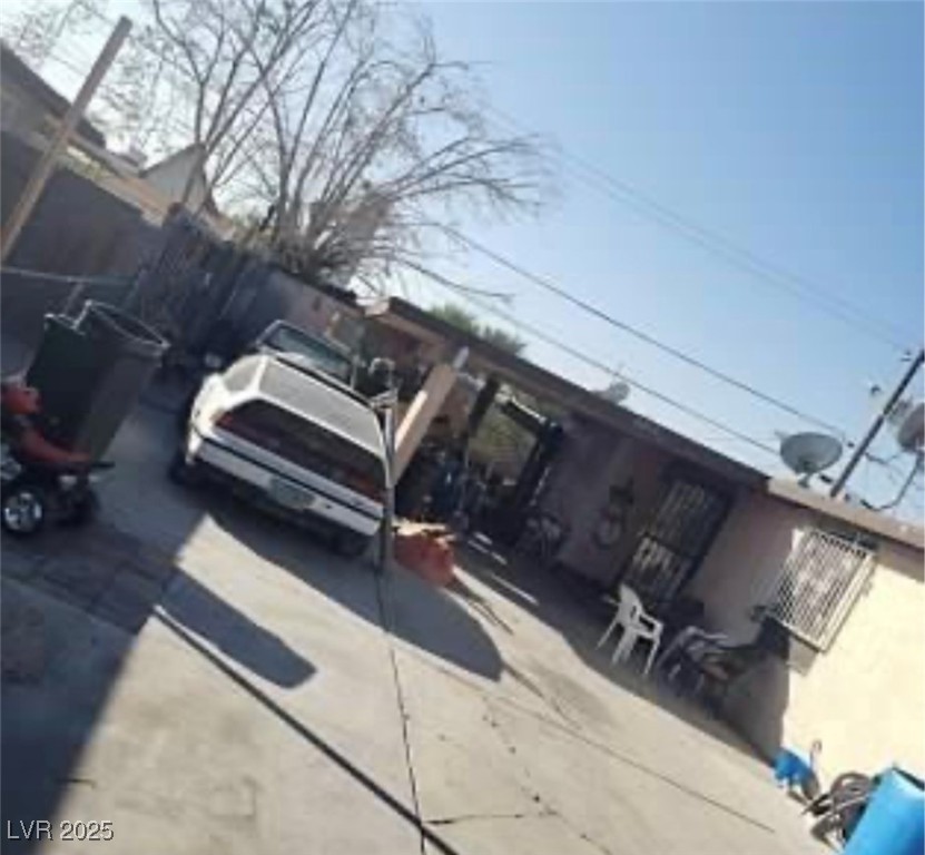 2315 Perliter Avenue Property Photo 1