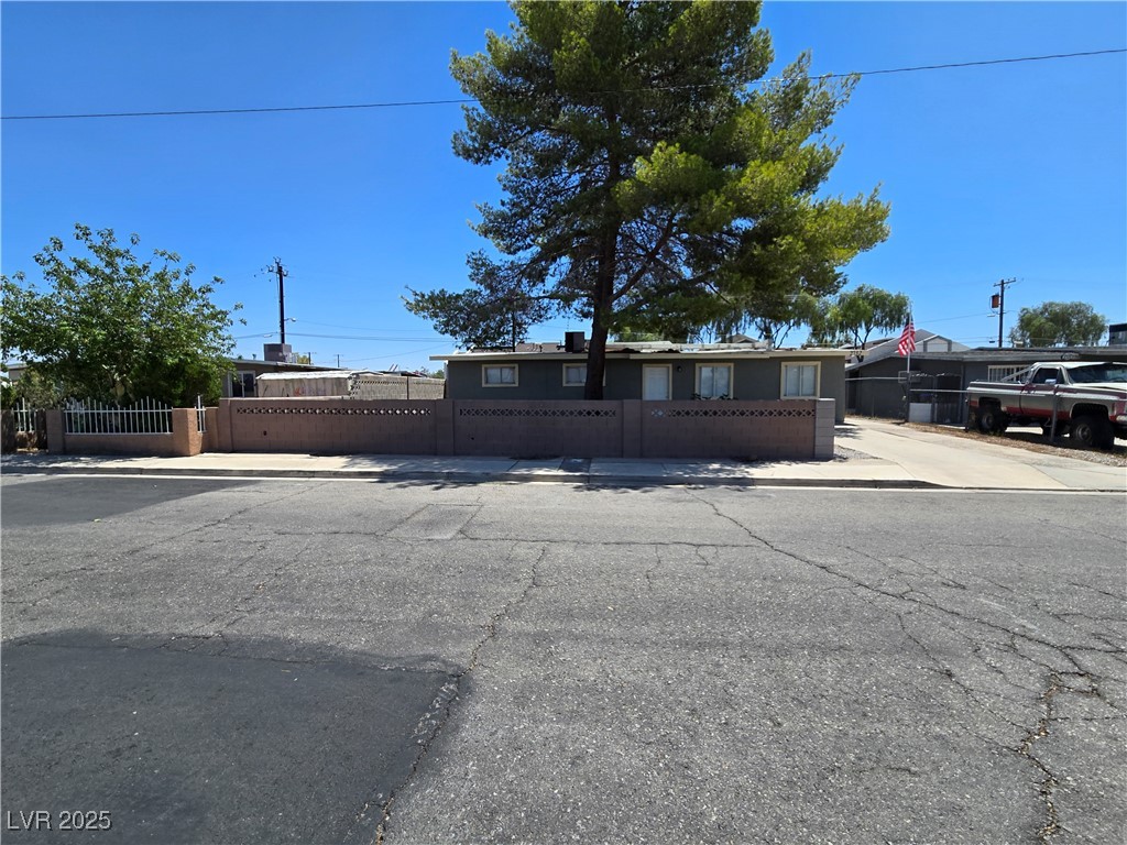 2732 Berg Street Property Photo 1
