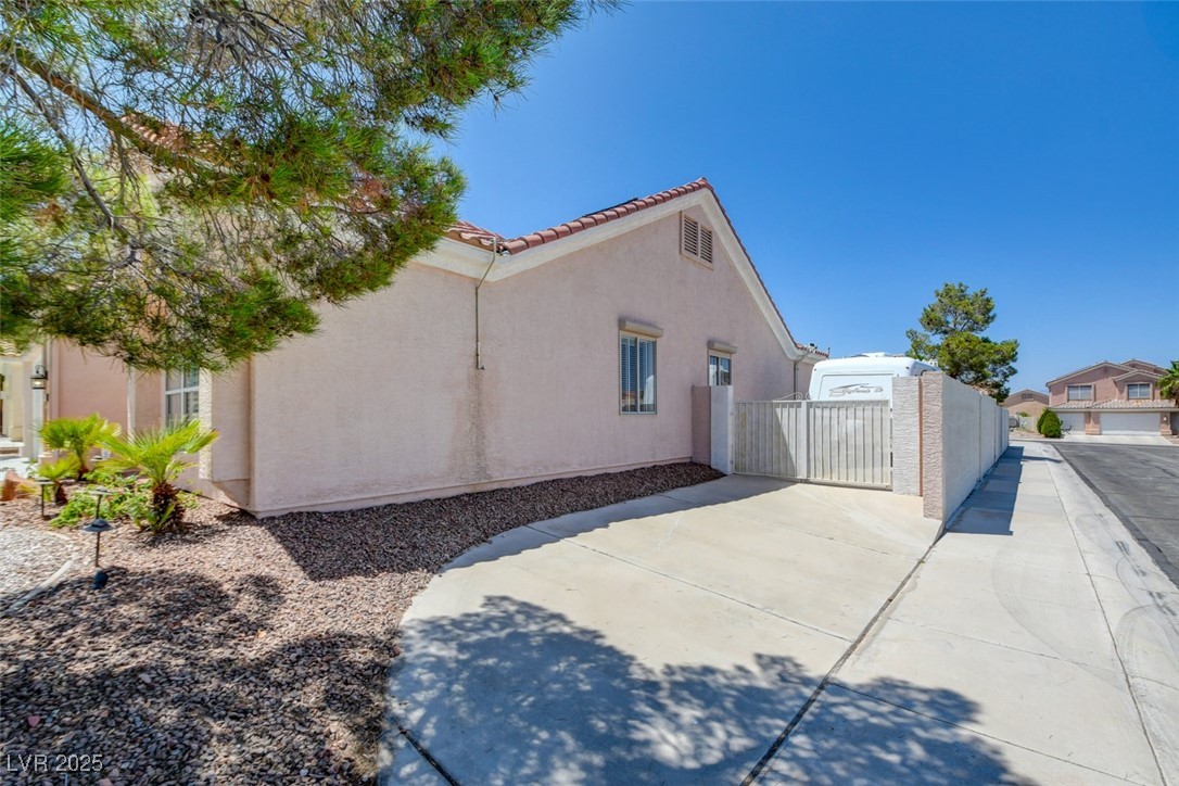 8528 Crest Hill Avenue Property Photo 4