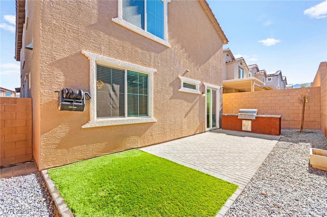 10940 Oregano Avenue Property Photo 5