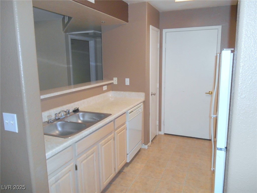 555 Silverado Ranch Boulevard 1073 Property Photo 9