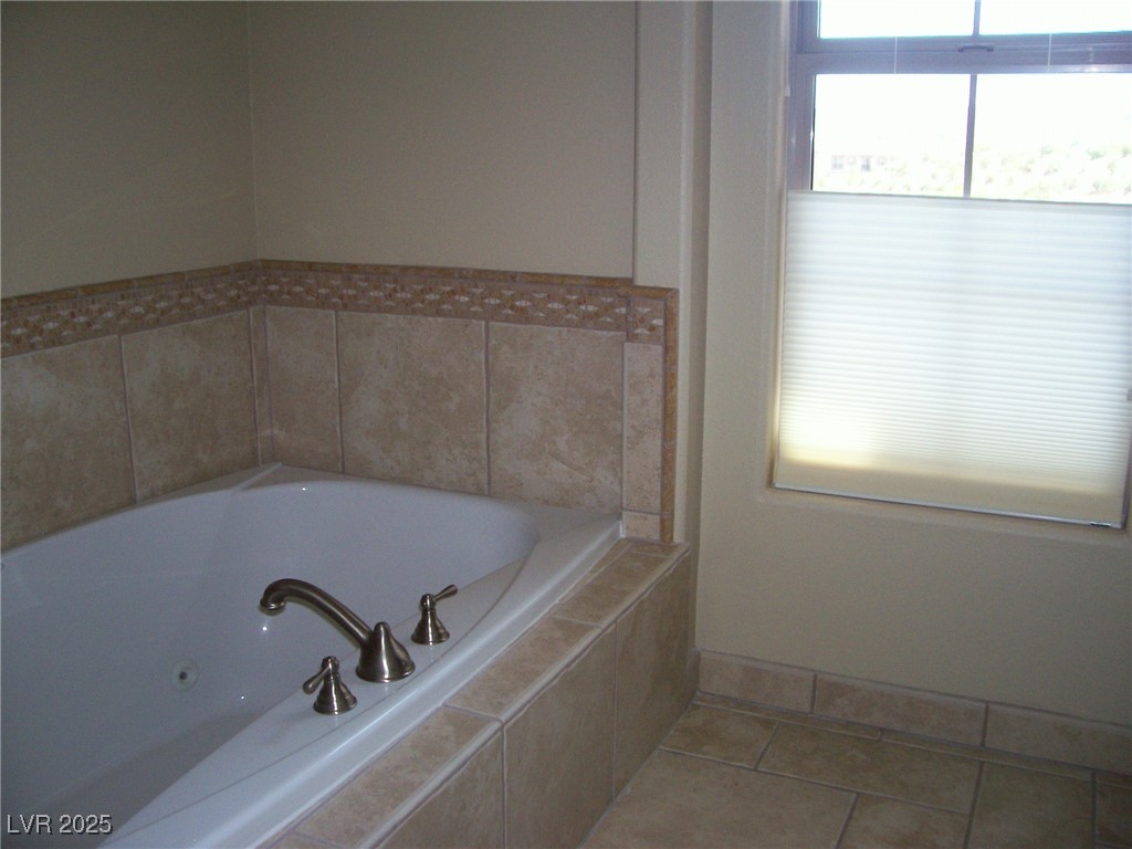 6 Via Vasari 104 Property Photo 9