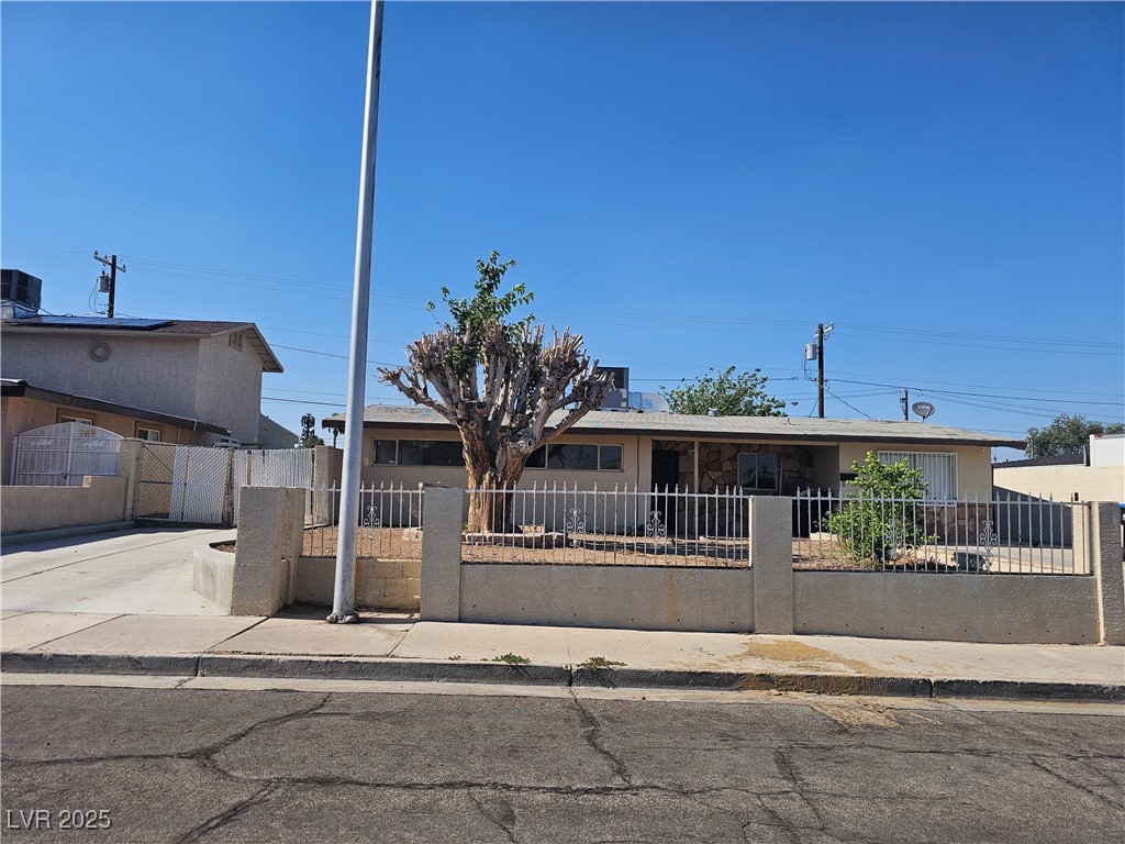 1338 Smoke Tree Avenue Property Photo 1