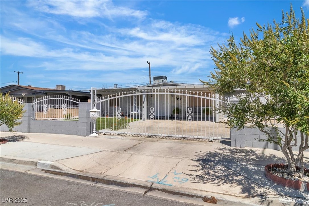 700 Brush Street Property Photo 1