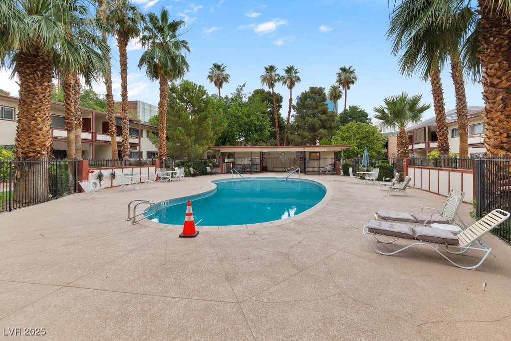 350 East Desert Inn Road H205 Property Photo 28