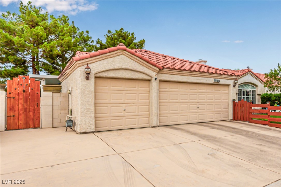 3938 Redfield Avenue Property Photo 4