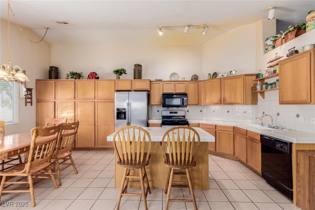 8840 Spinning Wheel Avenue Property Photo 9