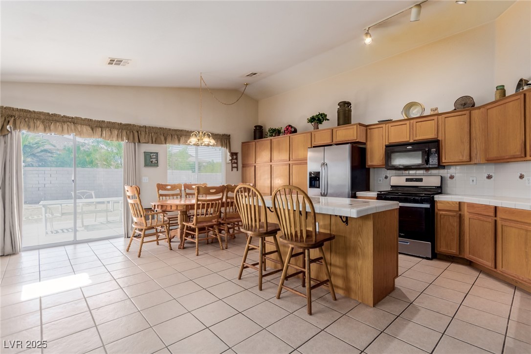 8840 Spinning Wheel Avenue Property Photo 11