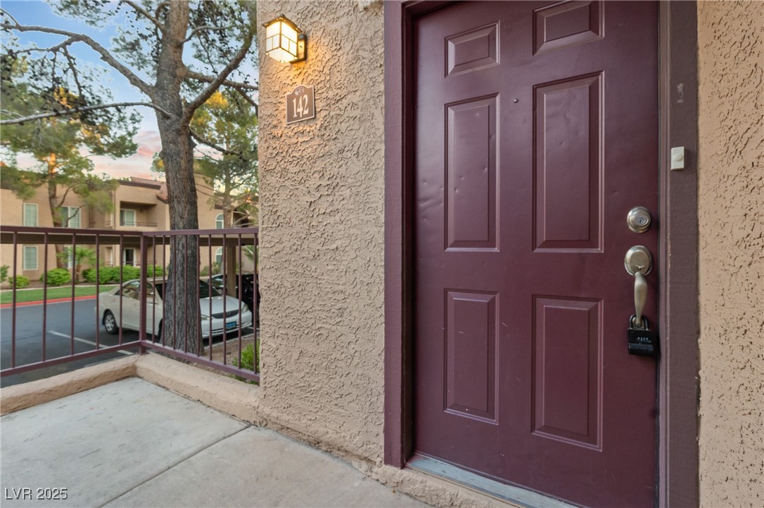9325 West Desert Inn Road 142 Property Photo 2
