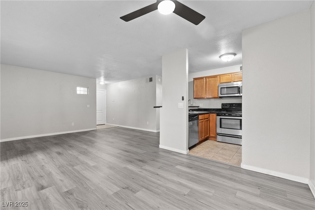 9325 West Desert Inn Road 142 Property Photo 5
