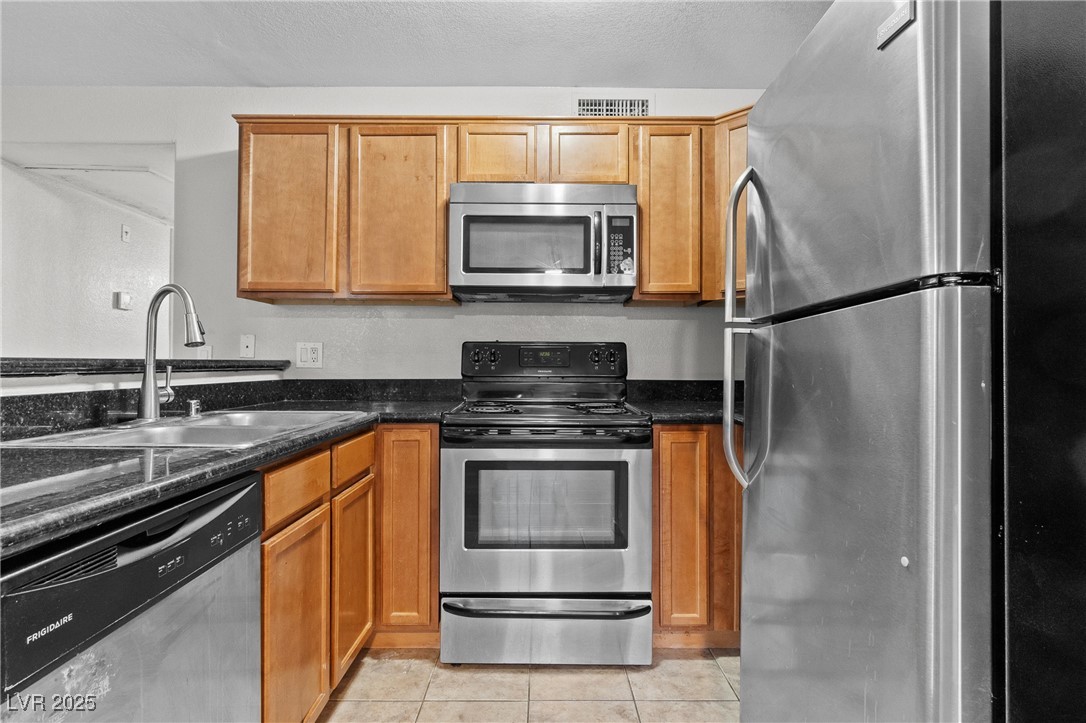 9325 West Desert Inn Road 142 Property Photo 6