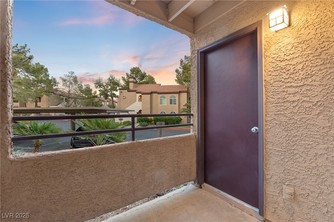 9325 West Desert Inn Road 142 Property Photo 16