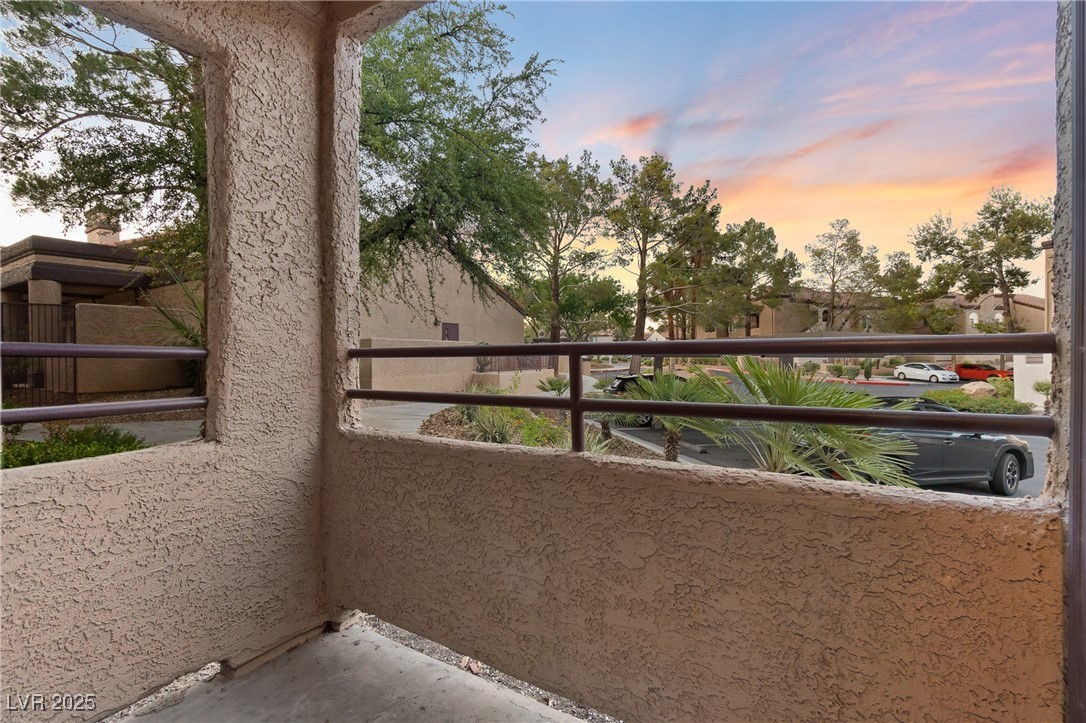 9325 West Desert Inn Road 142 Property Photo 18