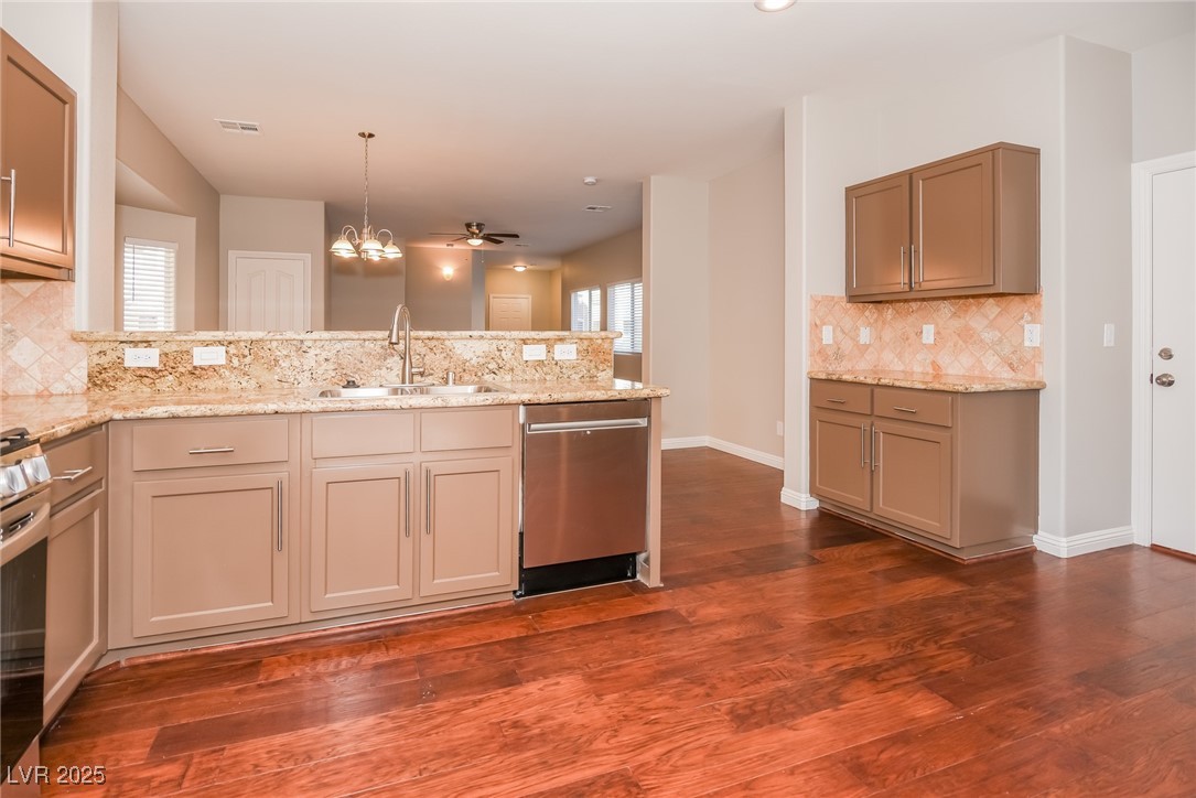 5083 Tunnel Falls Drive Property Photo 5