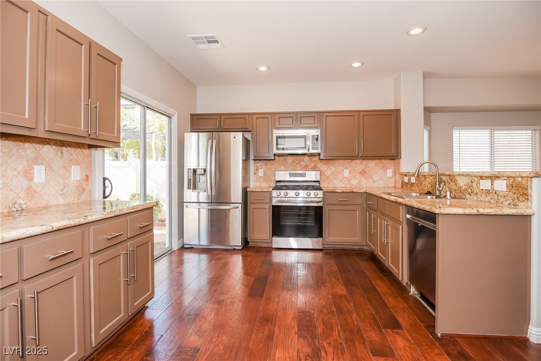 5083 Tunnel Falls Drive Property Photo 6