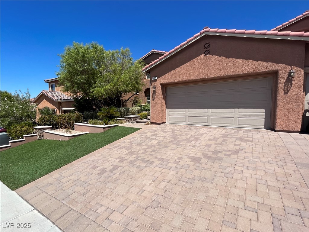 892 White Sparrow Street Property Photo 2