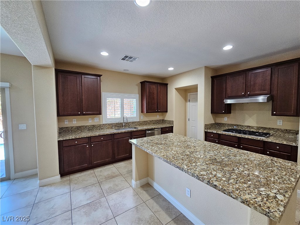 892 White Sparrow Street Property Photo 5