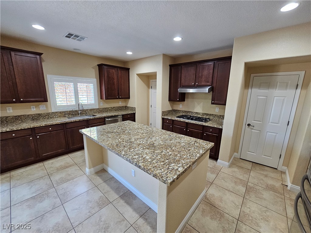 892 White Sparrow Street Property Photo 6