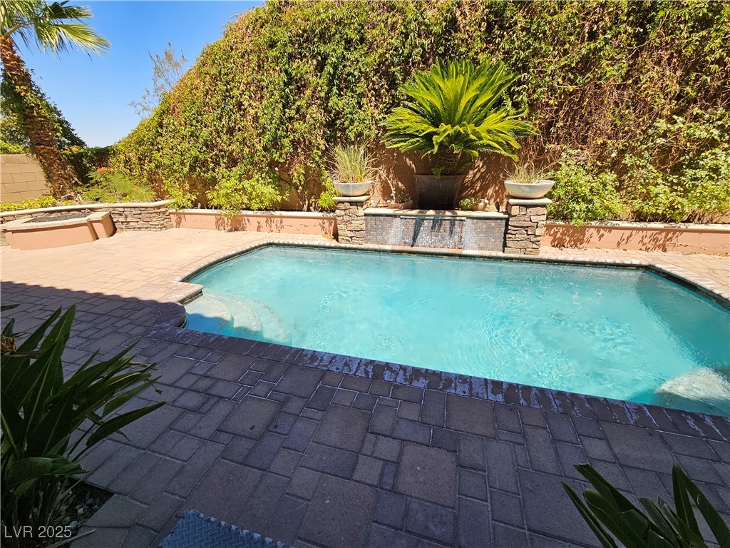 892 White Sparrow Street Property Photo 31