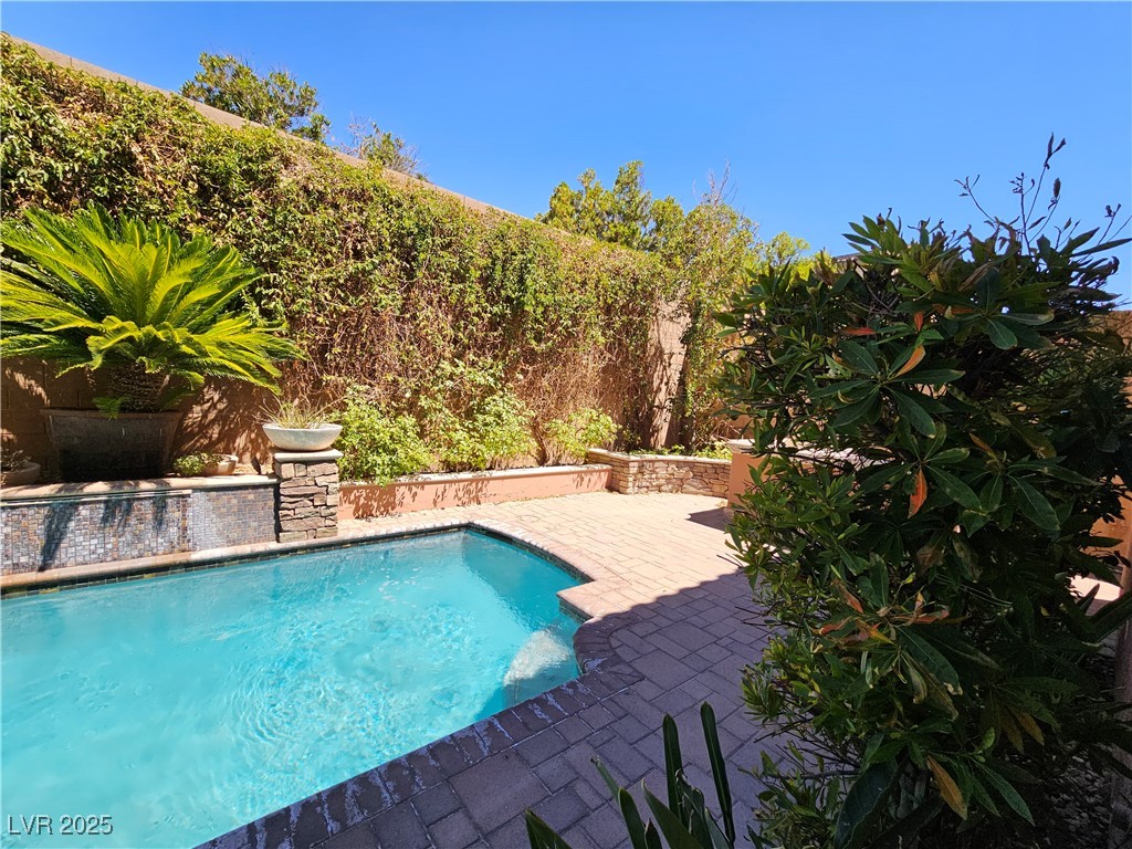 892 White Sparrow Street Property Photo 33