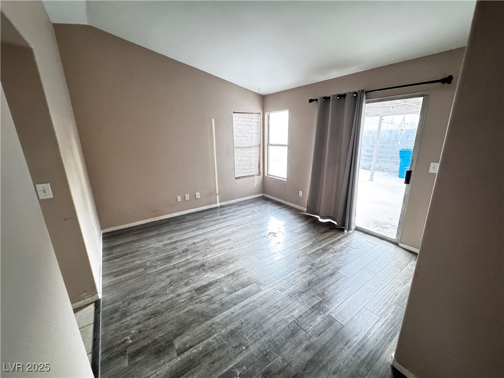5513 Oakwood Ridge Street Property Photo 6