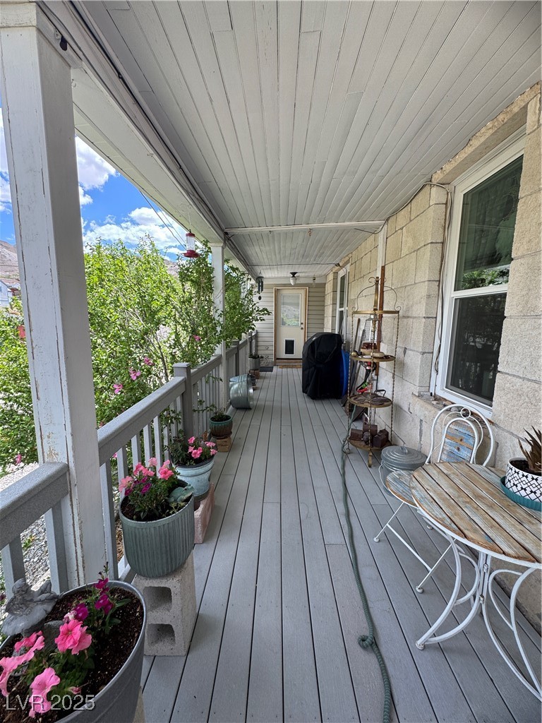 191 South Booker Property Photo 4