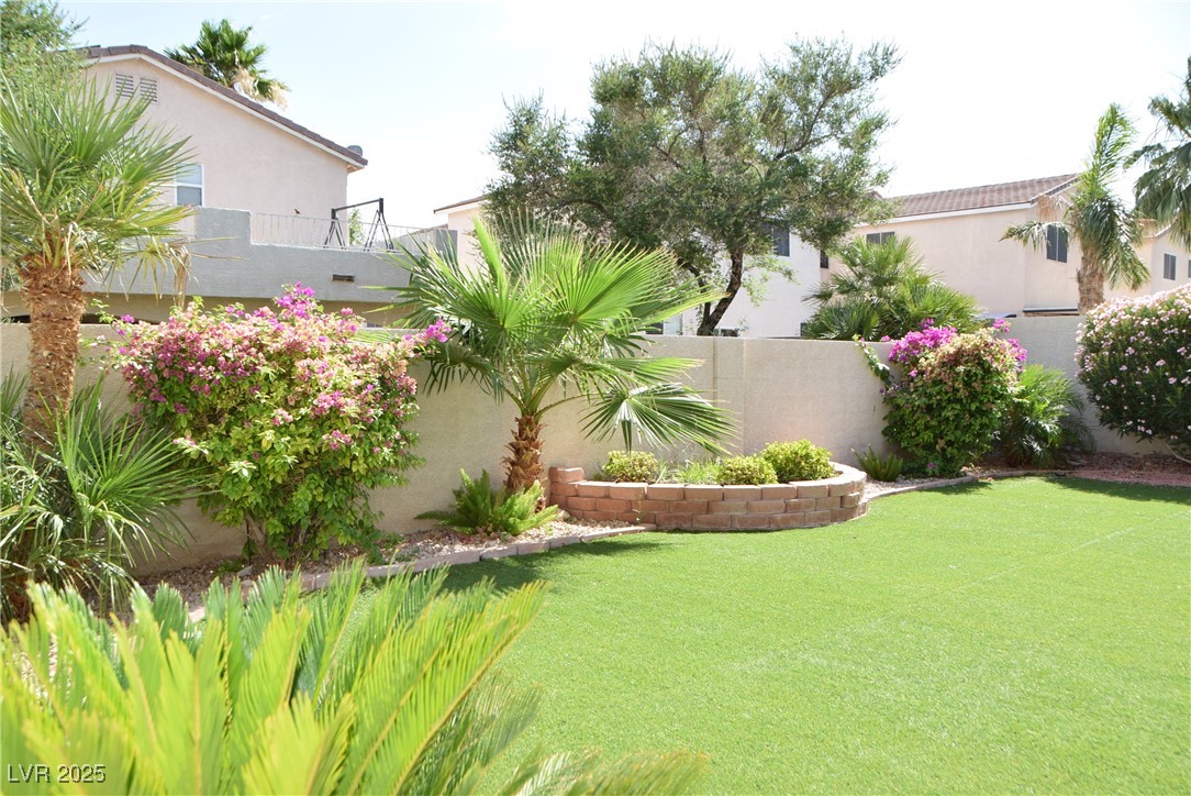 9025 Tumblewood Avenue Property Photo 4
