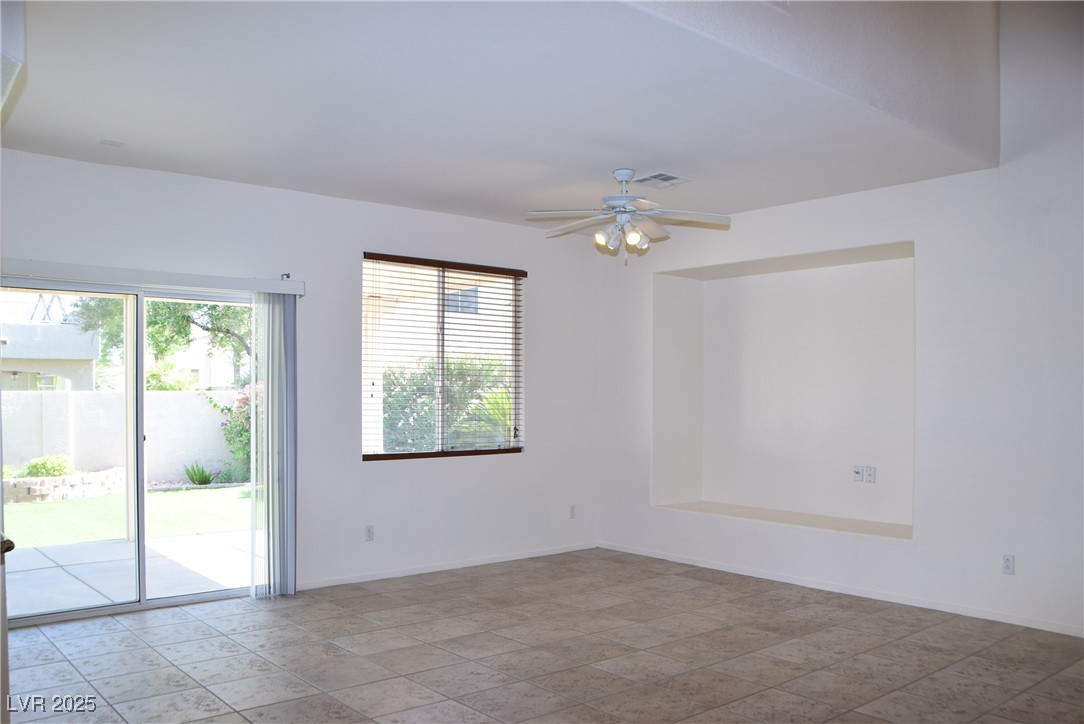 9025 Tumblewood Avenue Property Photo 7