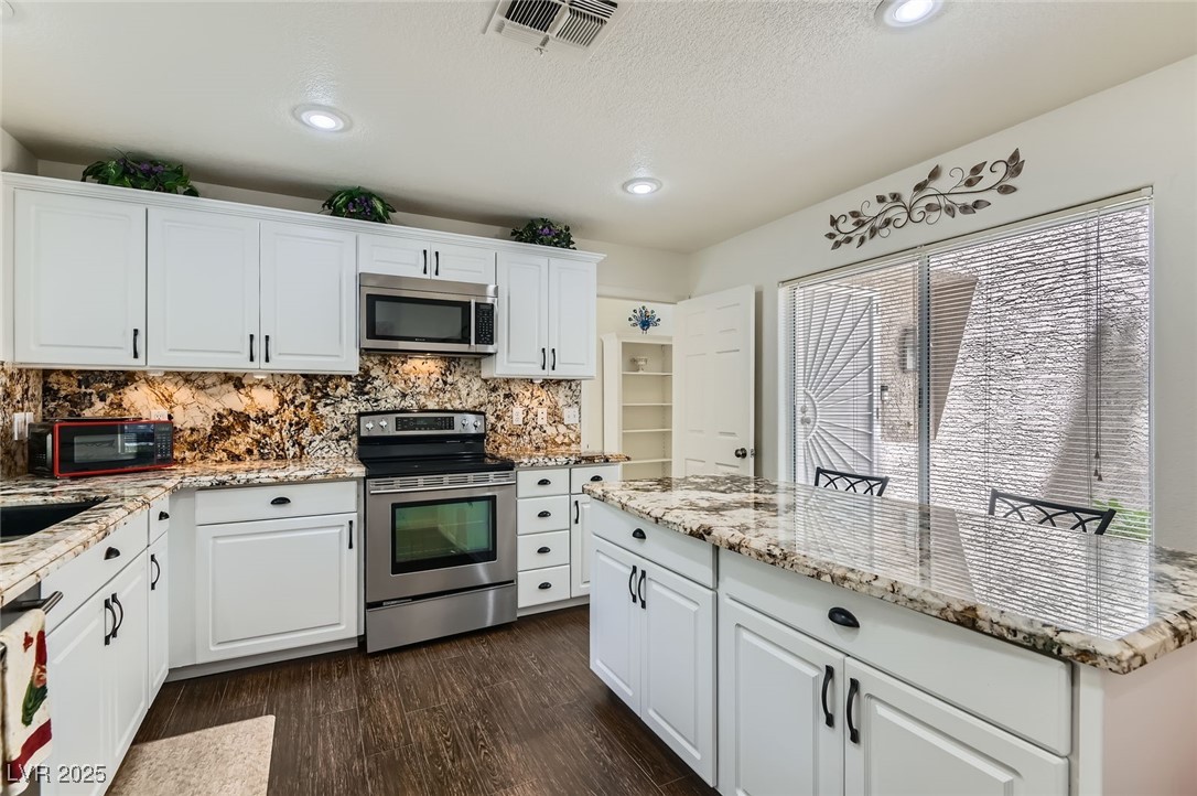 7068 Bright Springs Court Property Photo 12