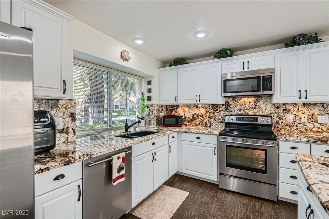 7068 Bright Springs Court Property Photo 13