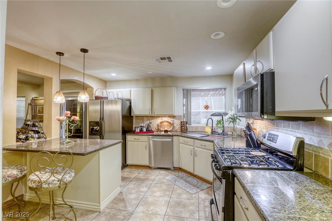 7721 Beach Falls Court Property Photo 16