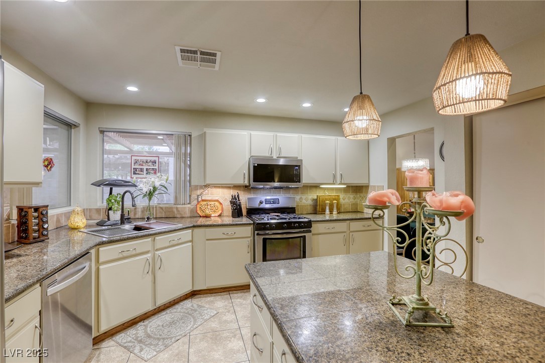 7721 Beach Falls Court Property Photo 18