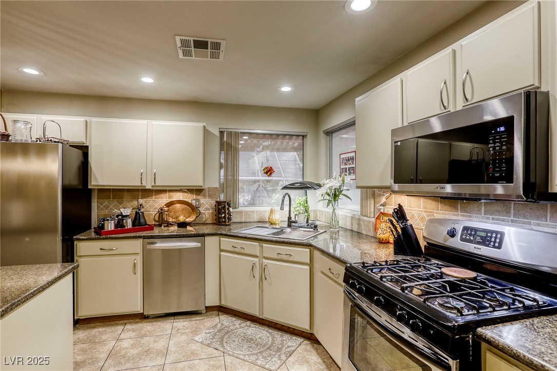 7721 Beach Falls Court Property Photo 20