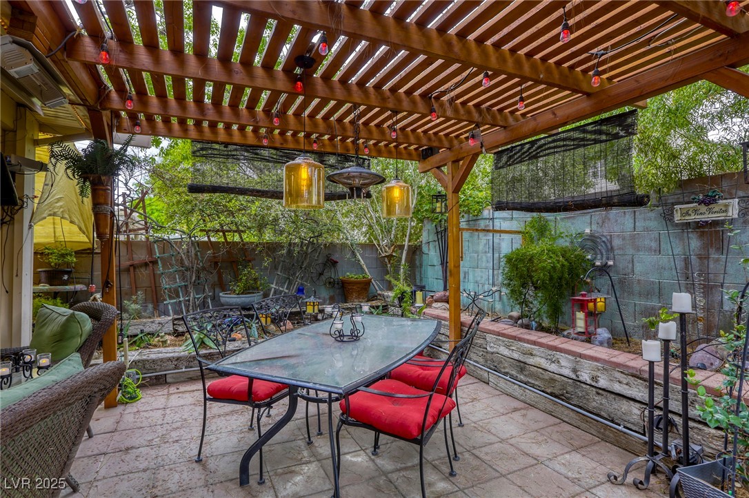 7721 Beach Falls Court Property Photo 40