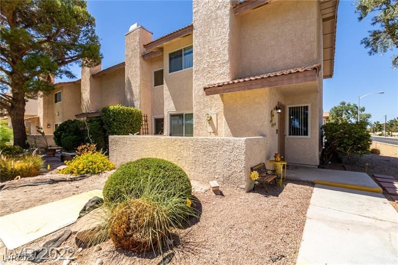 3393 Narod Street Property Photo 2