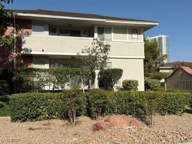 793 Oakmont Avenue 202 Property Photo 2