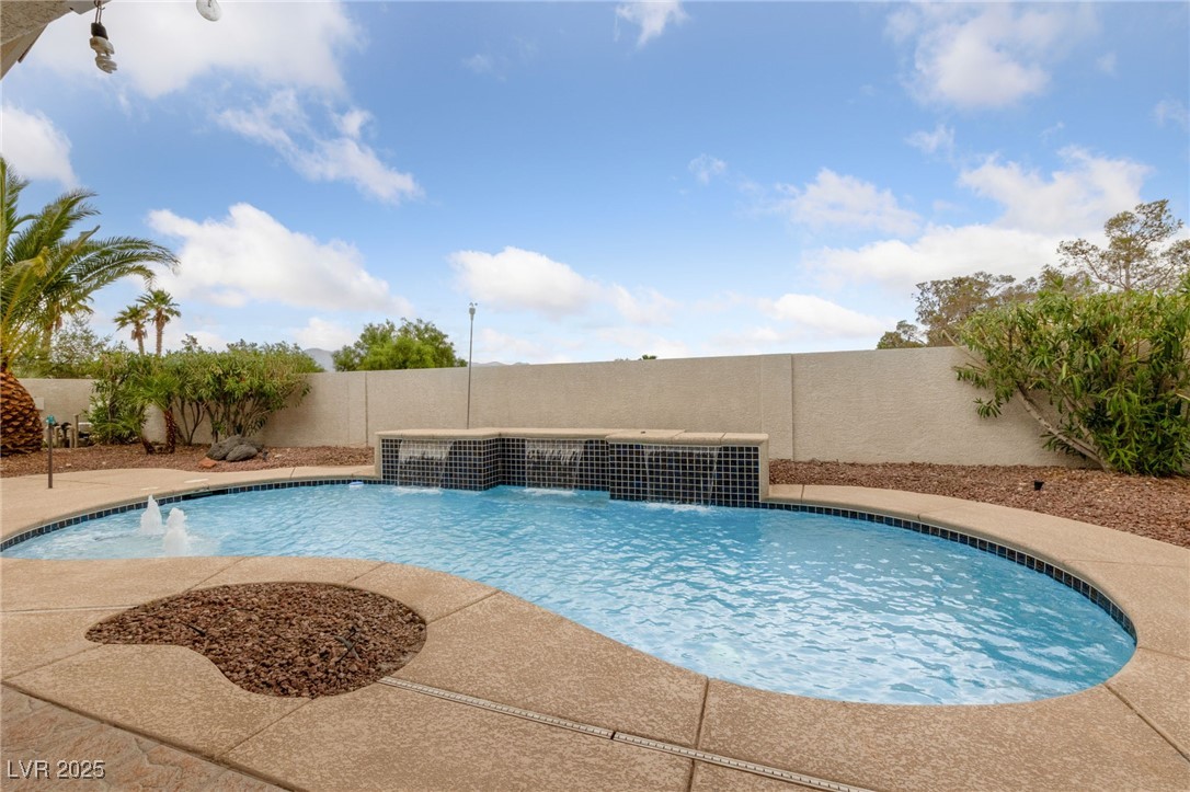 9208 Brilliant Ore Drive Property Photo 2