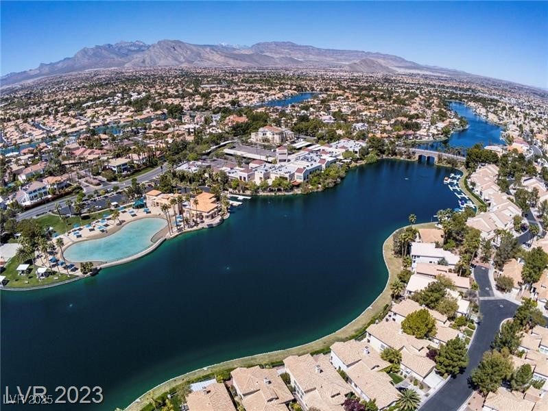8404 Shore Breeze Drive Property Photo 7