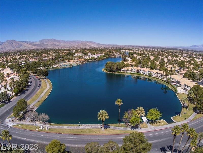 8404 Shore Breeze Drive Property Photo 8