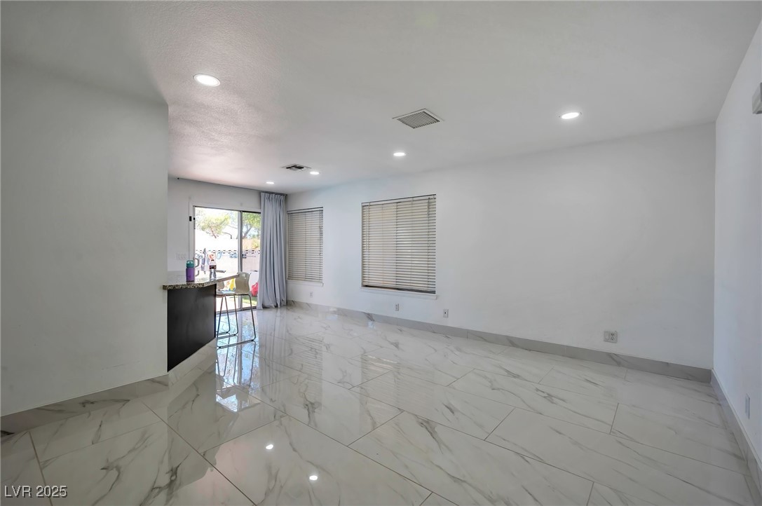 8404 Shore Breeze Drive Property Photo 26