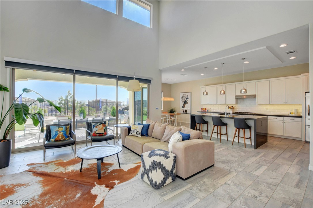 116 Tarragona Breeze Avenue Property Photo 4