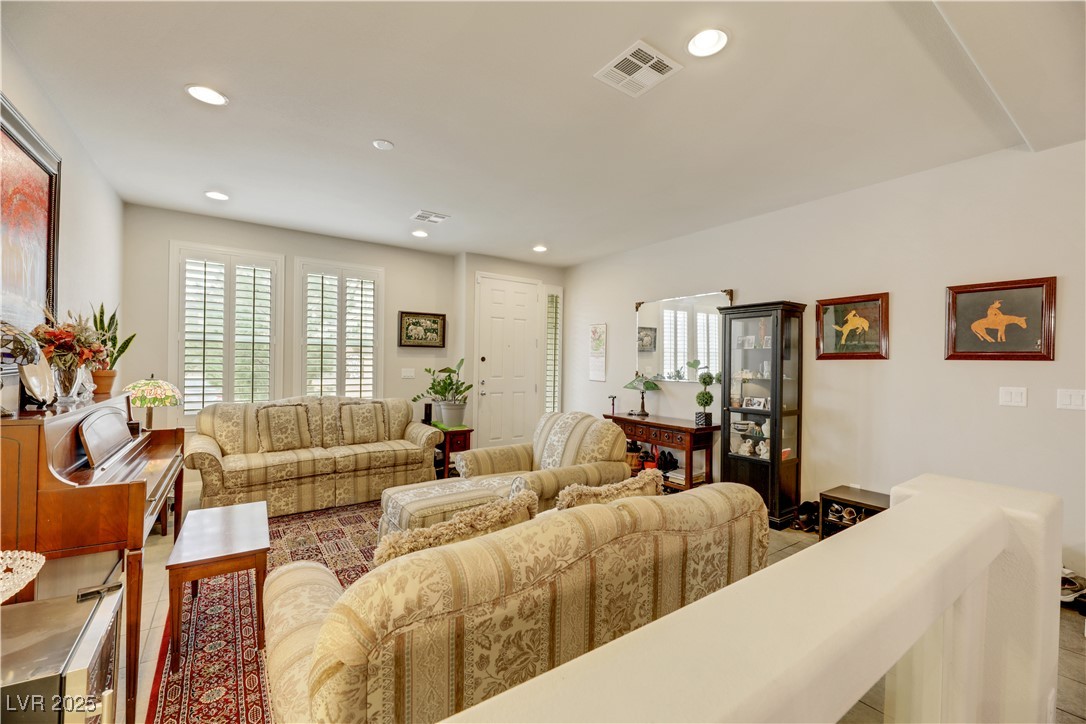 8176 Duncan Peak Court Property Photo 5